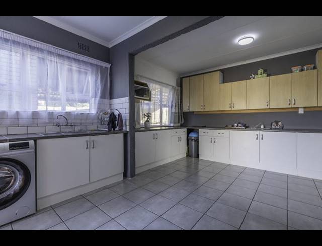 3 BEDROOM HOUSE FOR SALE IN BONAERO PARK